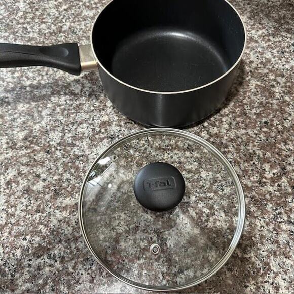 T-fal Sauce Pan with Glass Vented LID 2 QT - Picture 1 of 7
